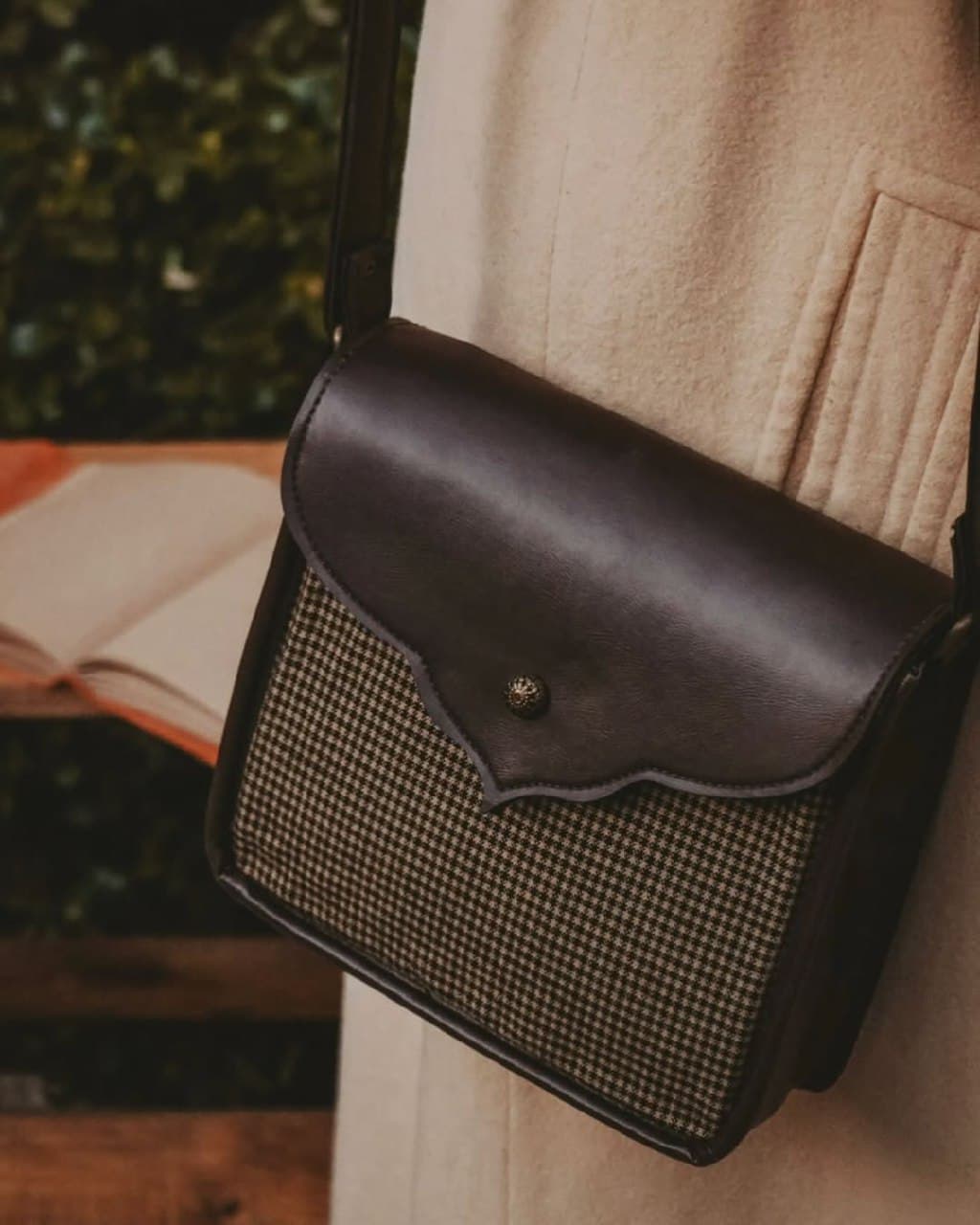 کیف دوشی چرمی دست دوز