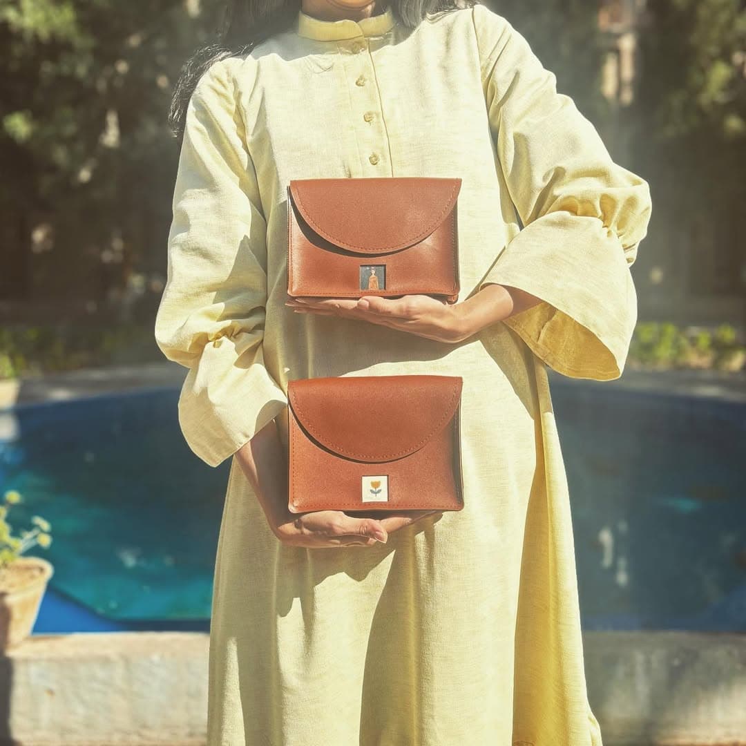 کیف کمری دخترانه چرم دست دوز