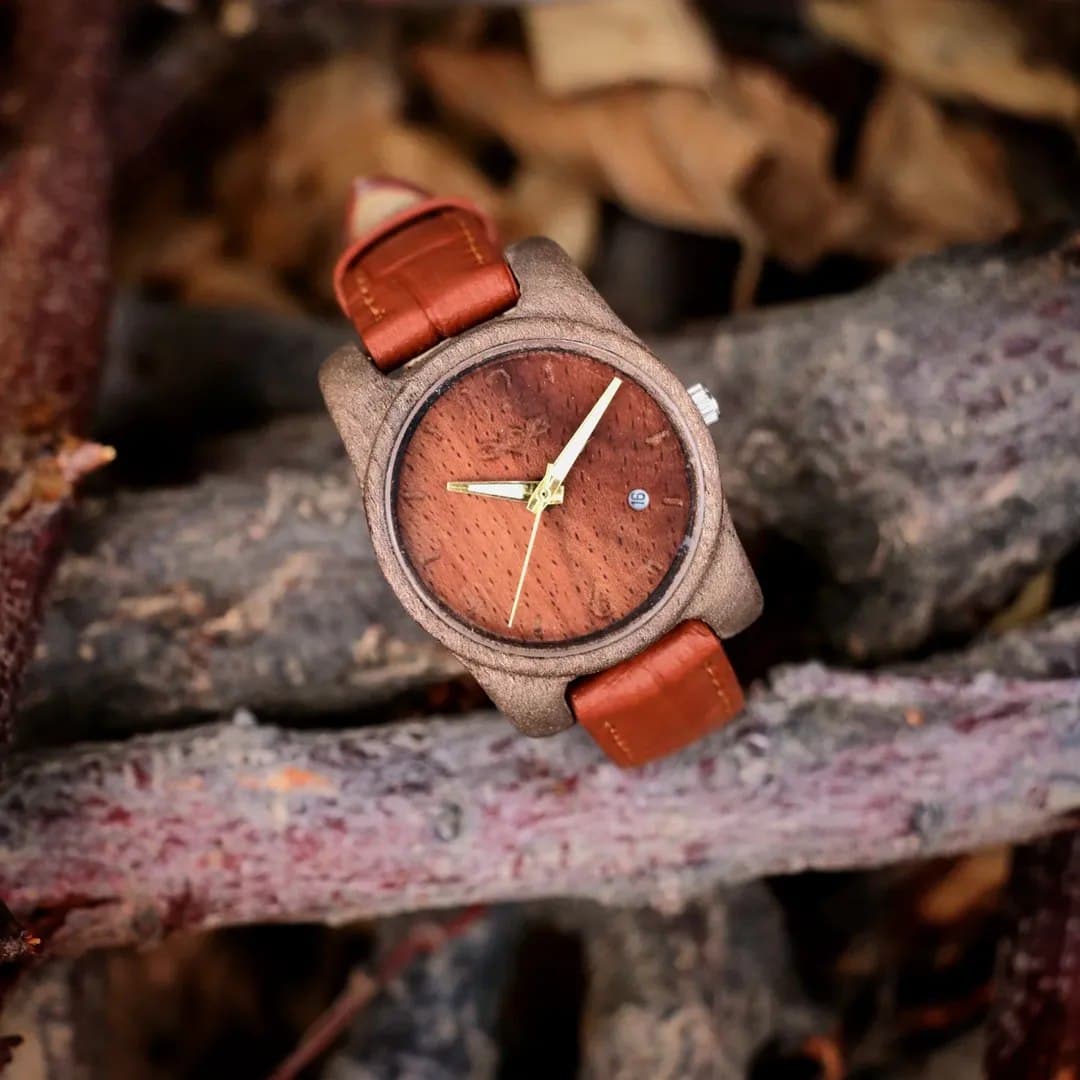 ساعت مچی مردانه چوبی با بند چرم مدل هیوا - موتور ژاپنی