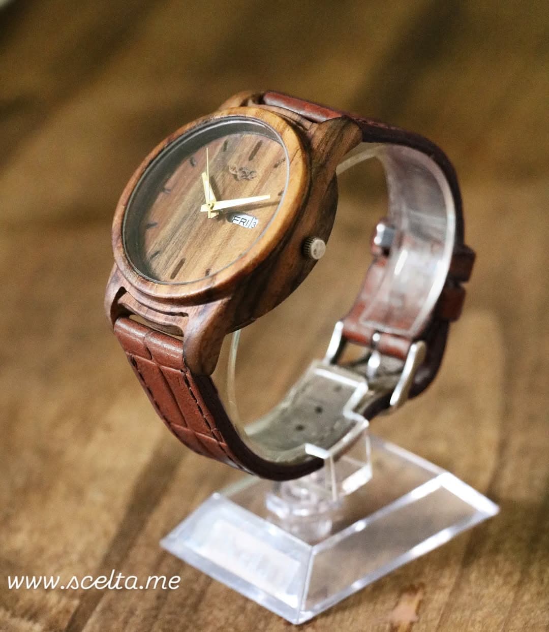 ساعت مچی زنانه چوبی با بند چرم مدل رایکا