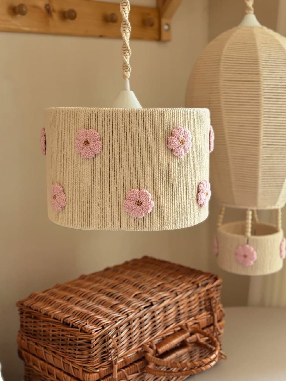 لوستر اتاق کودک دستباف مدل استوانه ای گلدار