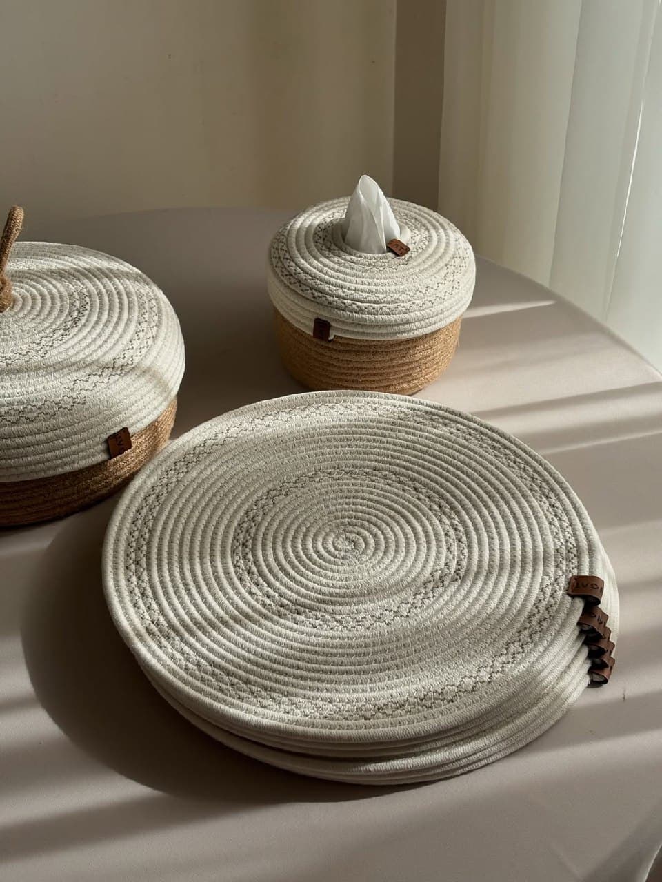 ست پذیرایی و نظم دهنده کنفی گلدوزی شده