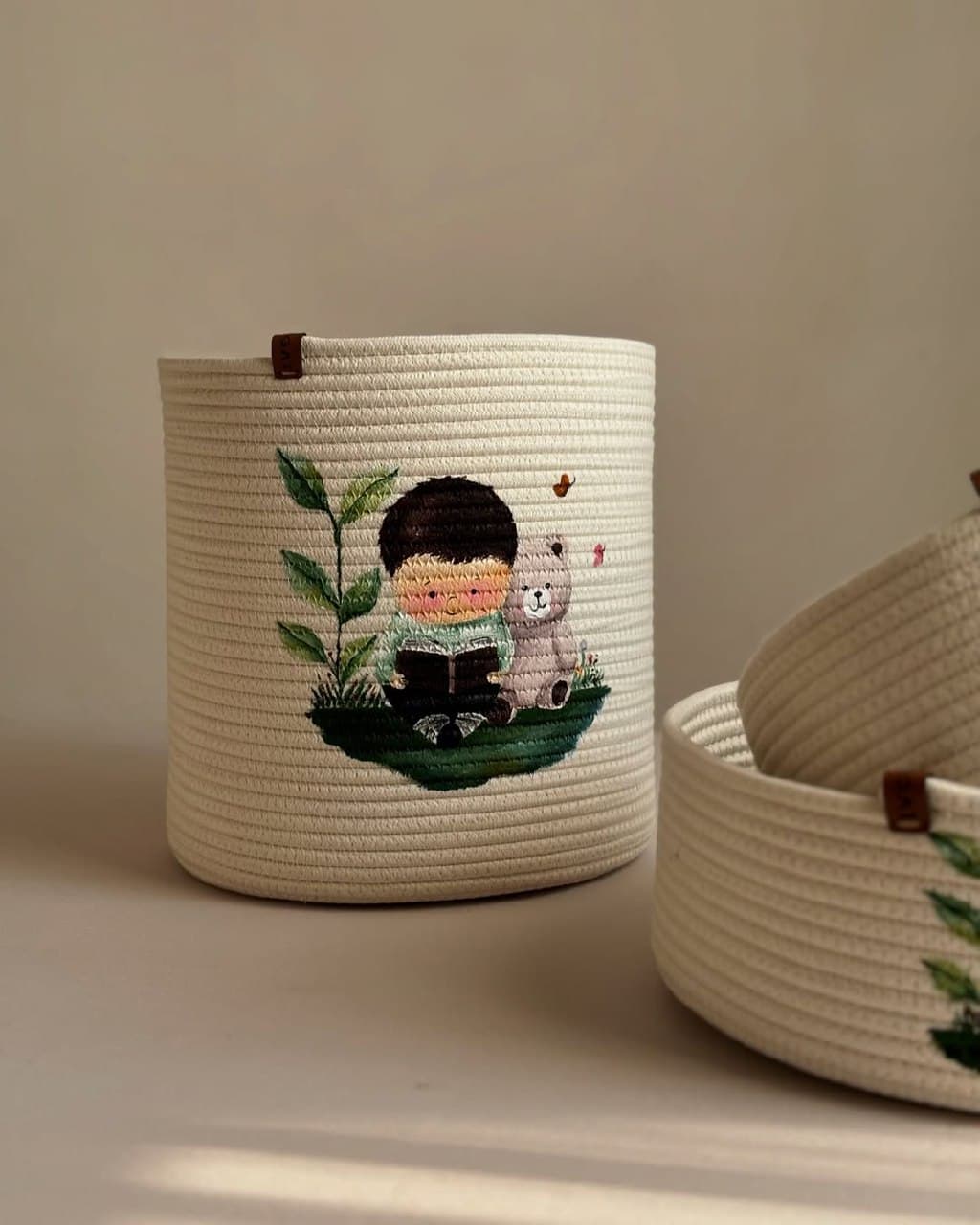 سبد نظم دهنده اتاق کودک طرح پسر کتابخوان