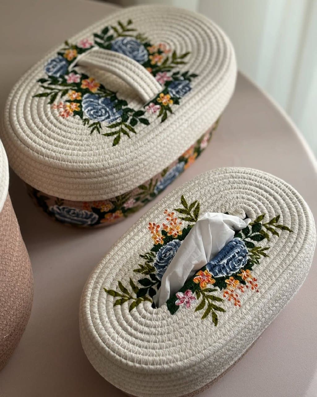 ست سبد نظم دهنده و کاور دستمال نقاشی شده طرح گل