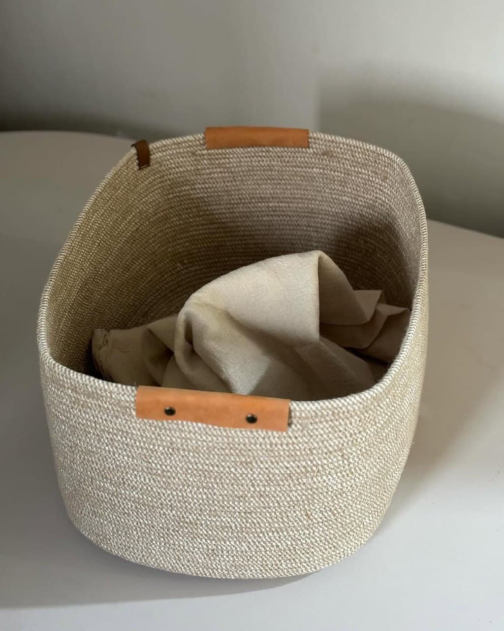 باکس لباس قیطانی دسته چرمی