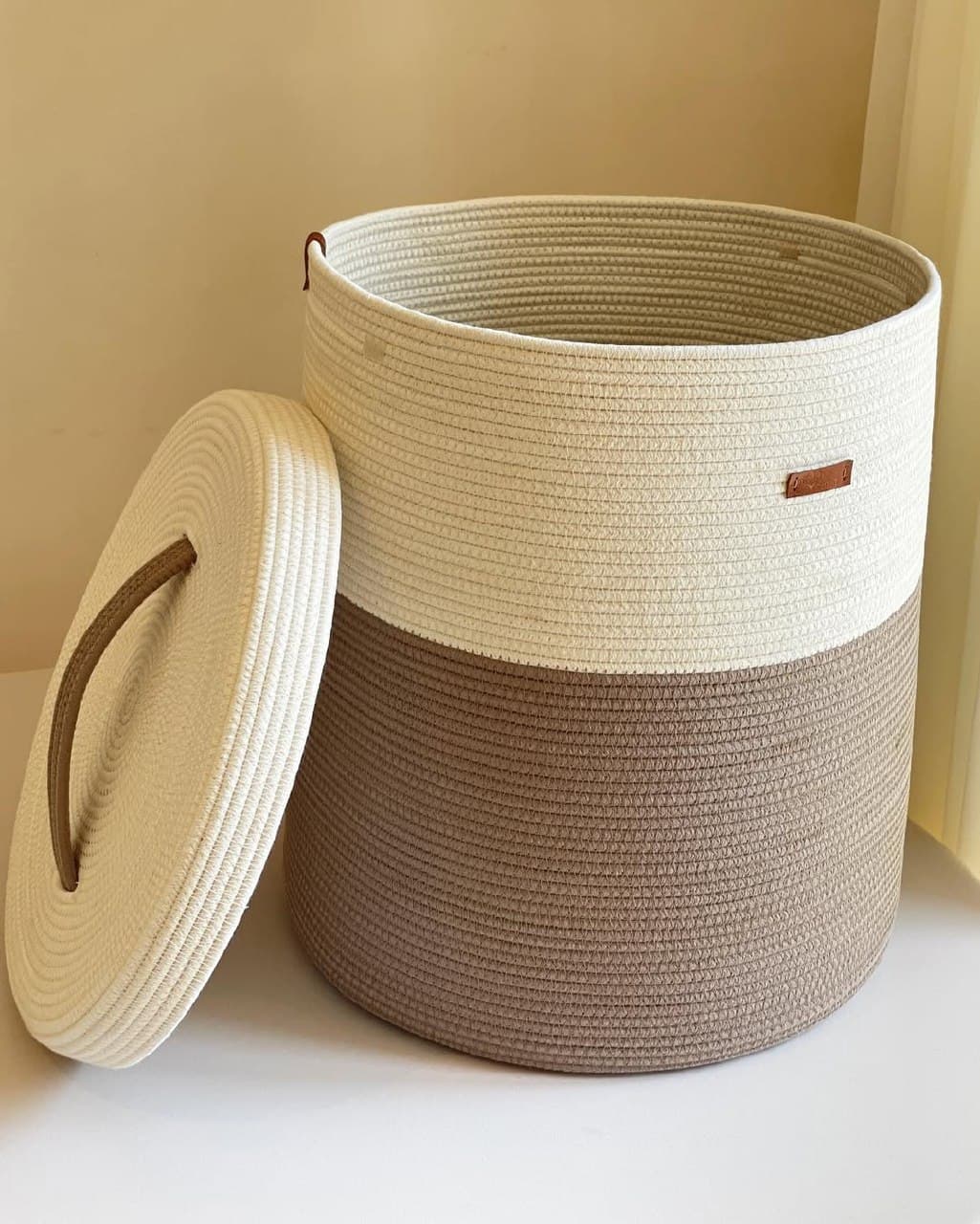 سبد لاندری قیطانی دو رنگ در دار