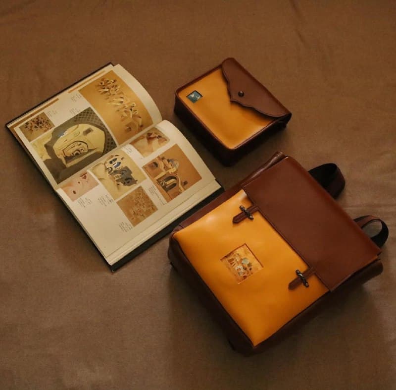 کوله پشتی چرم زنانه با طرح هنری