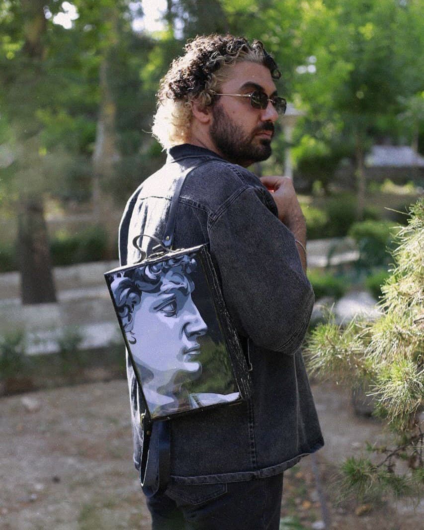 کوله پشتی چوبی طرح مجسمه داوود میکل آنژ