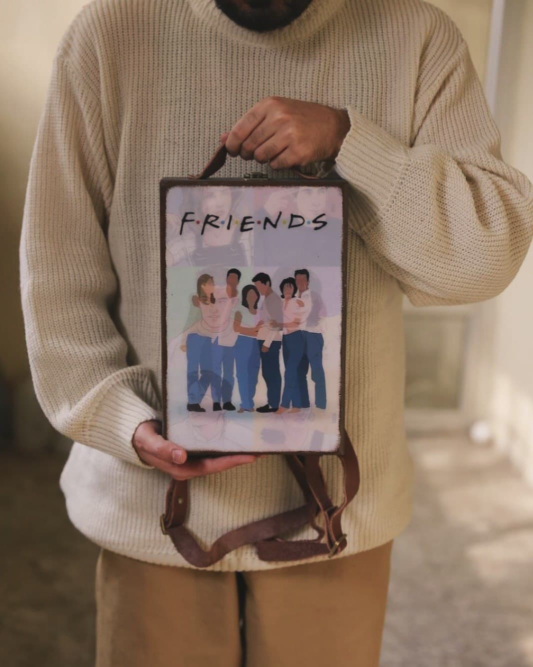 کوله پشتی چوبی طرح سریال فرندز