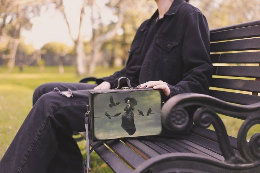 کیف دوشی دست‌ساز تلفیقی از چوب و چرم