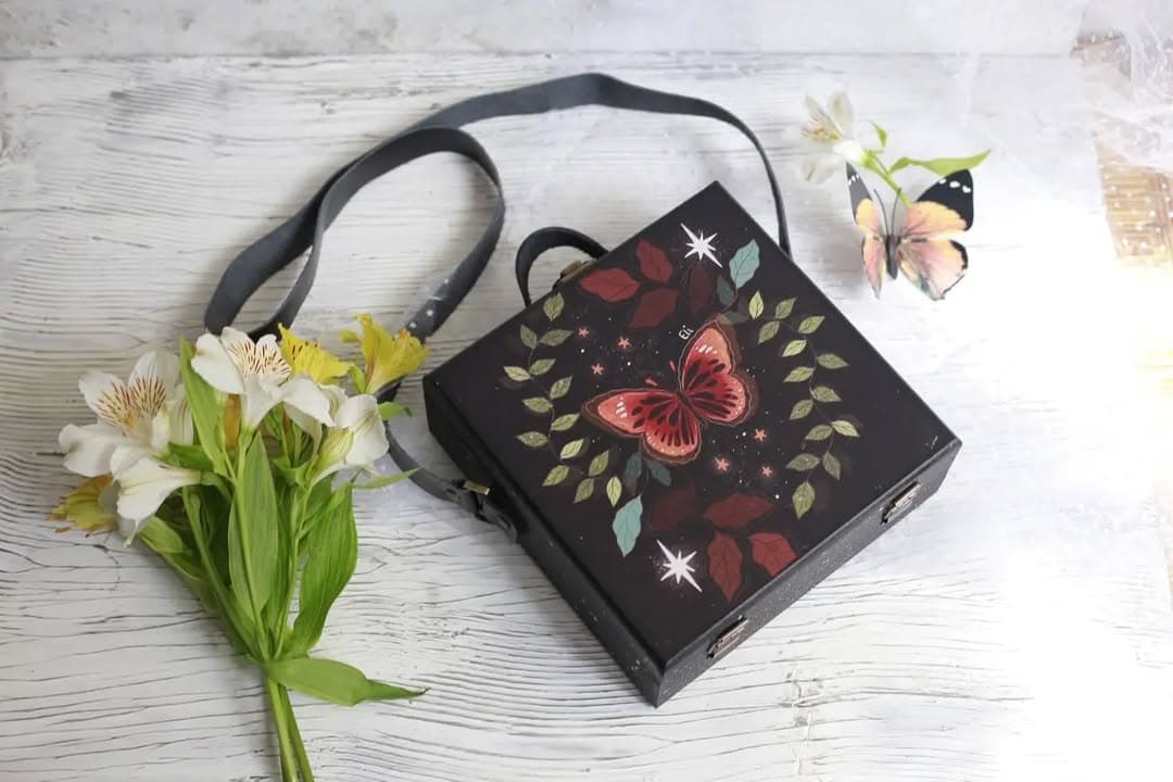 کیف چوبی دستساز طرح پروانه