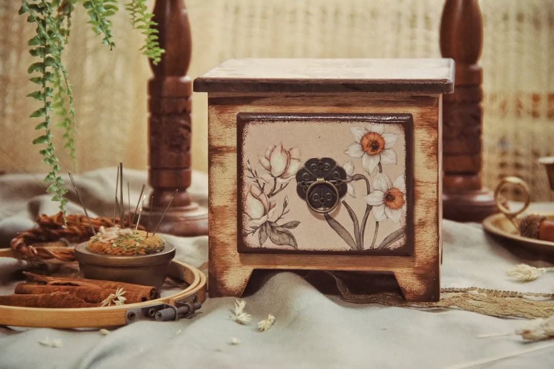 کشو چوبی رومیزی طرح گل