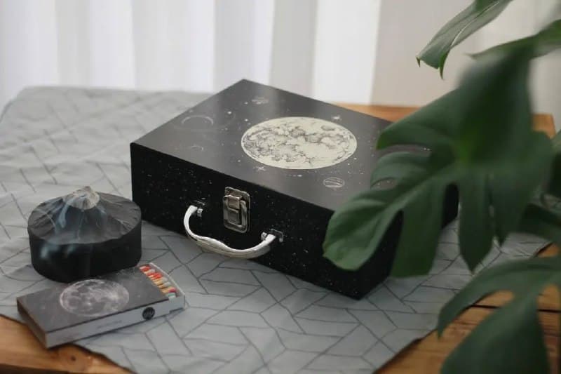 چمدان چوبی دکوری طرح ماه