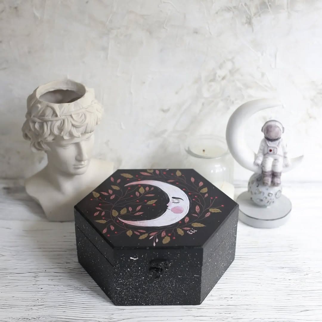 جعبه چوبی شش ضلعی دست ساز طرح ماه