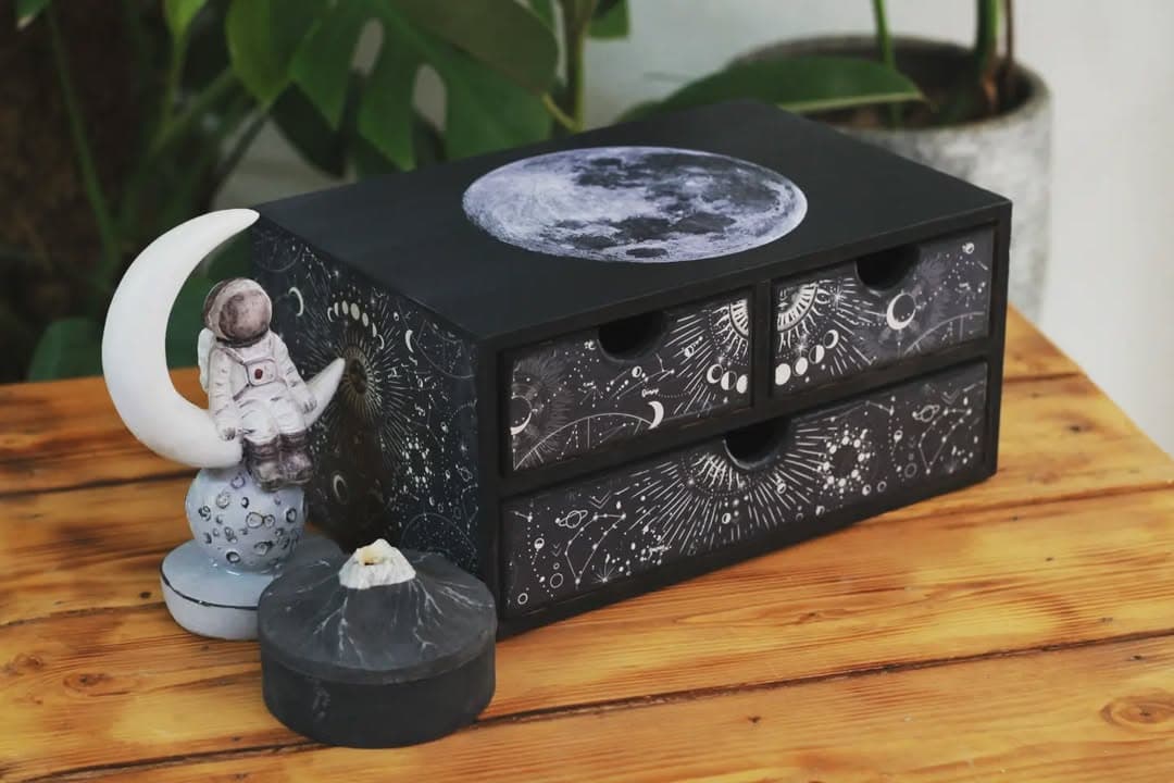 جعبه کشودار دکوری طرح ماه و کهکشان