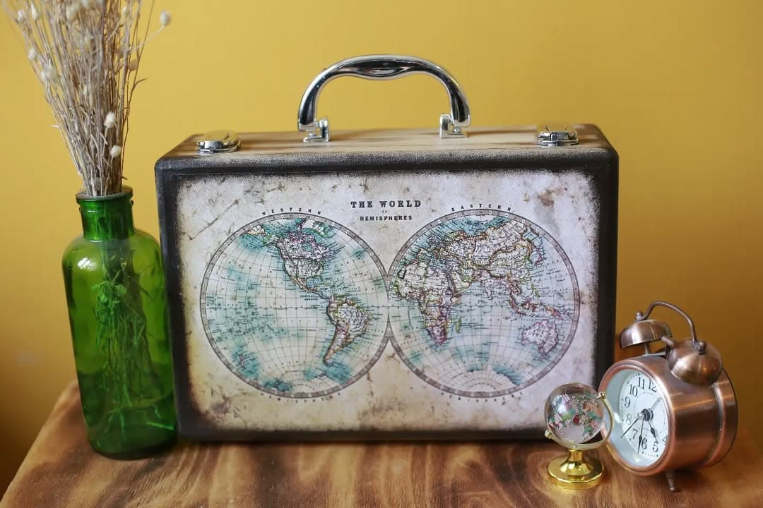 چمدان چوبی دکوری طرح نقشه جهان