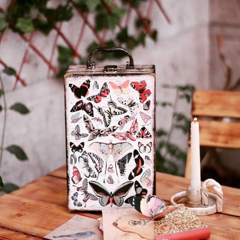 جعبه چوبی دکوری دسته‌دار طرح پروانه