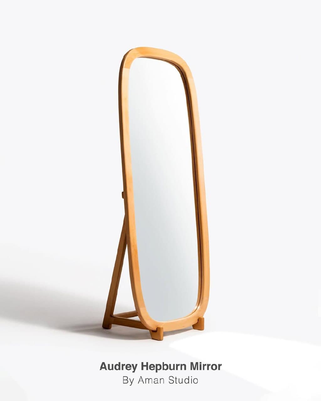 آینه قدی چوبی مدل آدری هپبورن