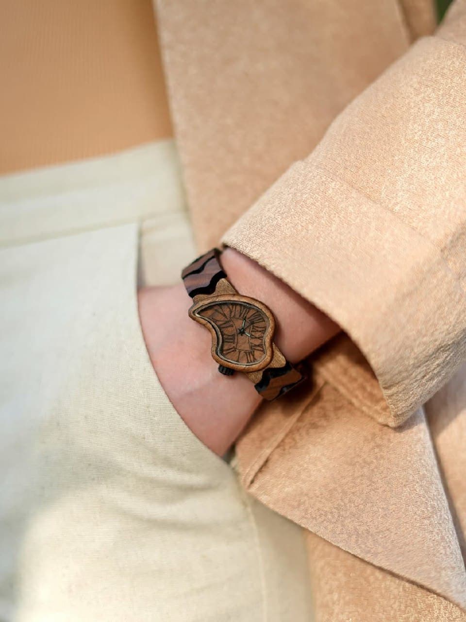 ساعت مچی چوبی دستساز طرح دالی