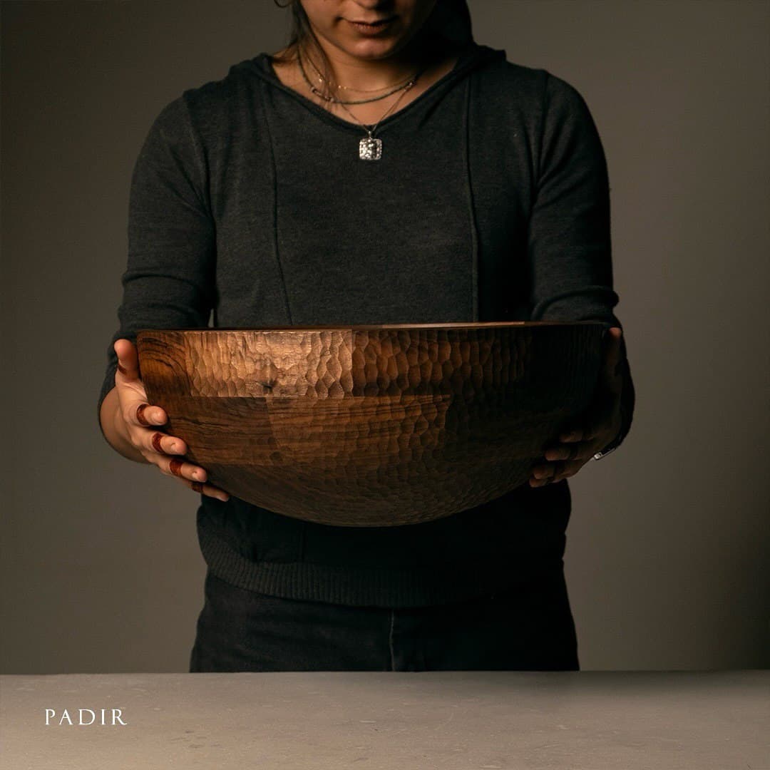 کاسه بزرگ چوبی دستساز از چوب گردو