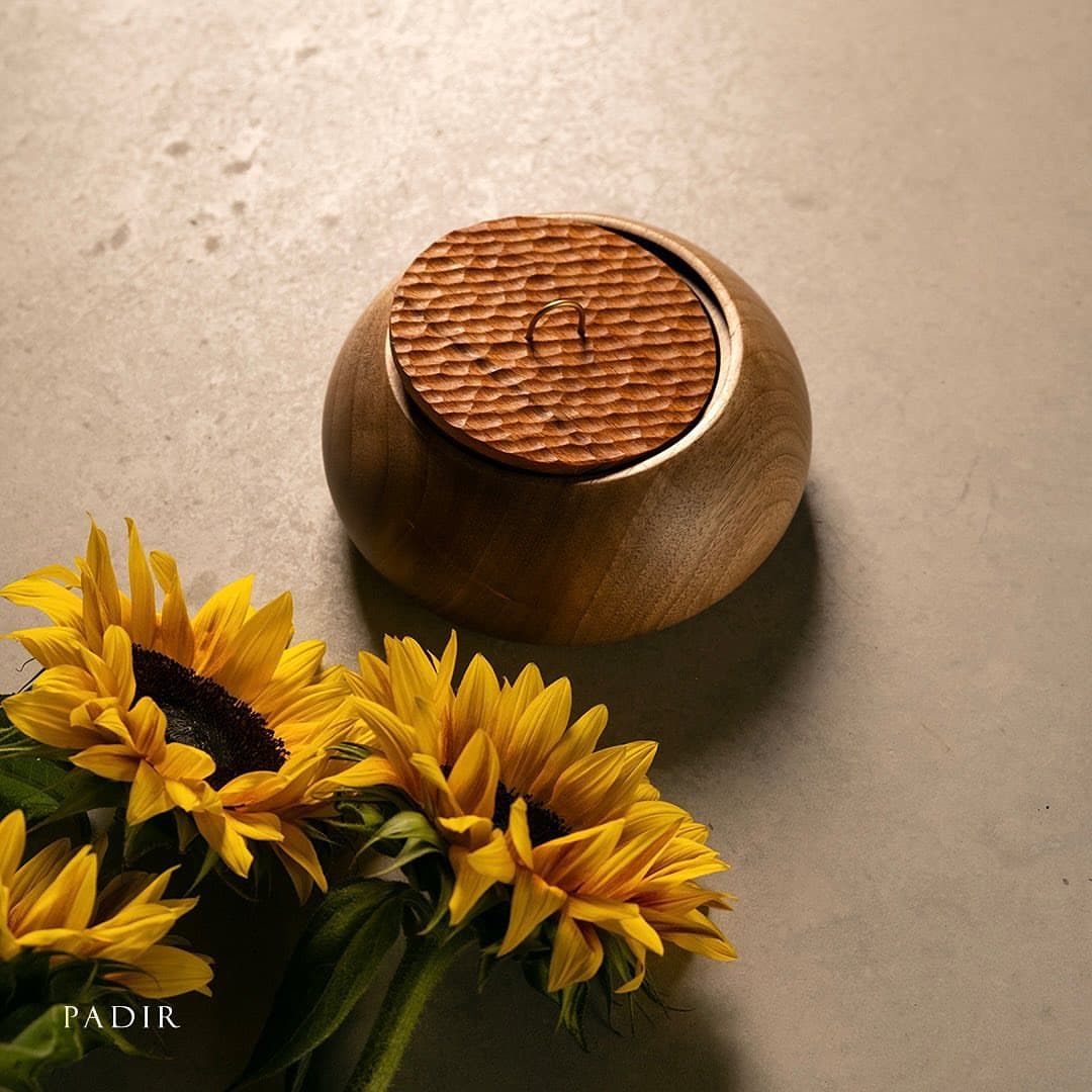 شکلات خوری چوبی درب‌دار دست ساز