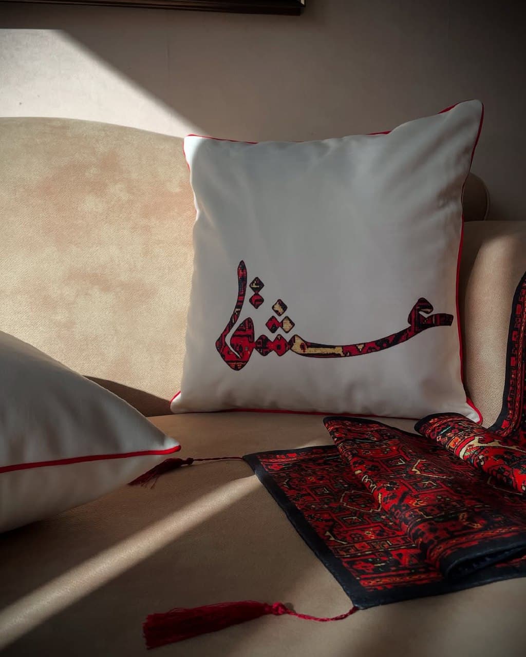 کوسن دکوراتیو با طرح‌های ایرانی