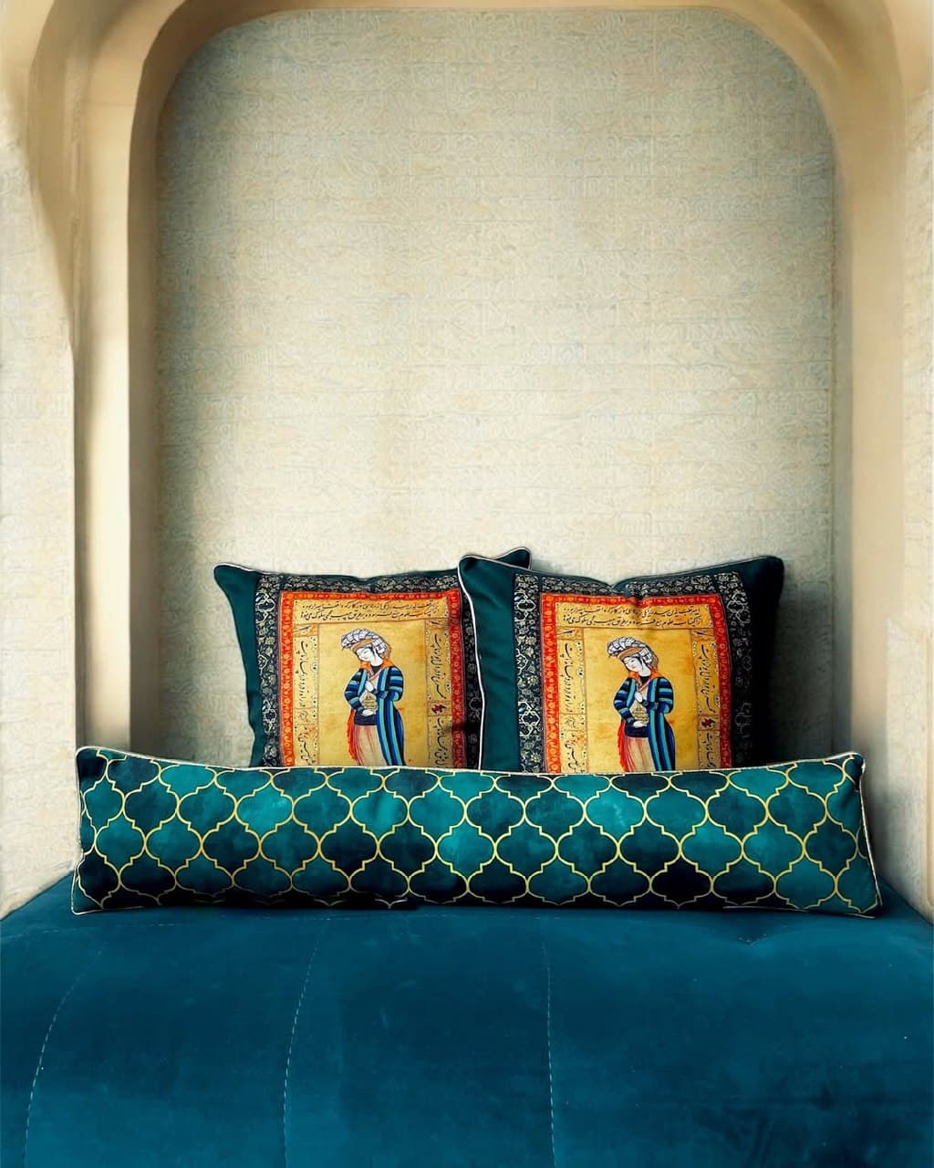 کوسن مخمل طرح مینیاتور کمان ابرو