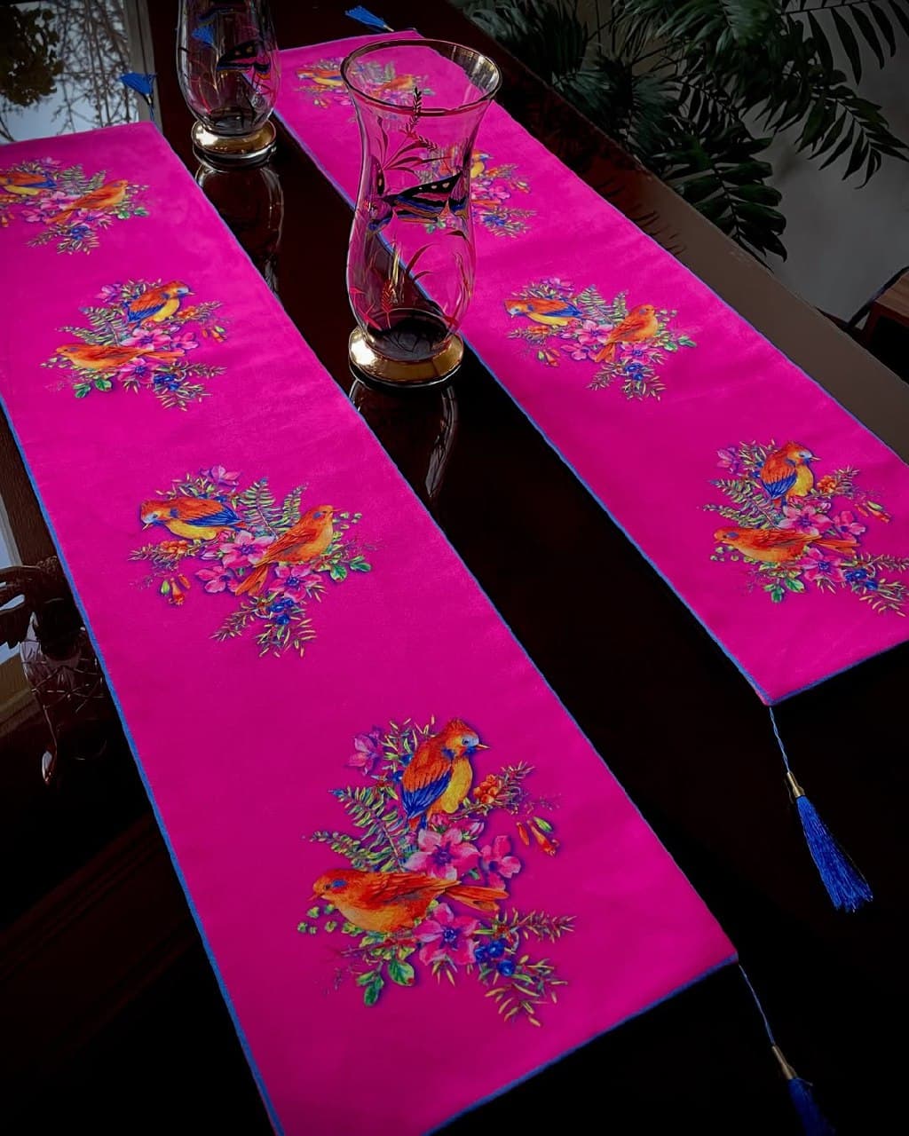 رانر پارچه‌ای طرح سینه سرخ