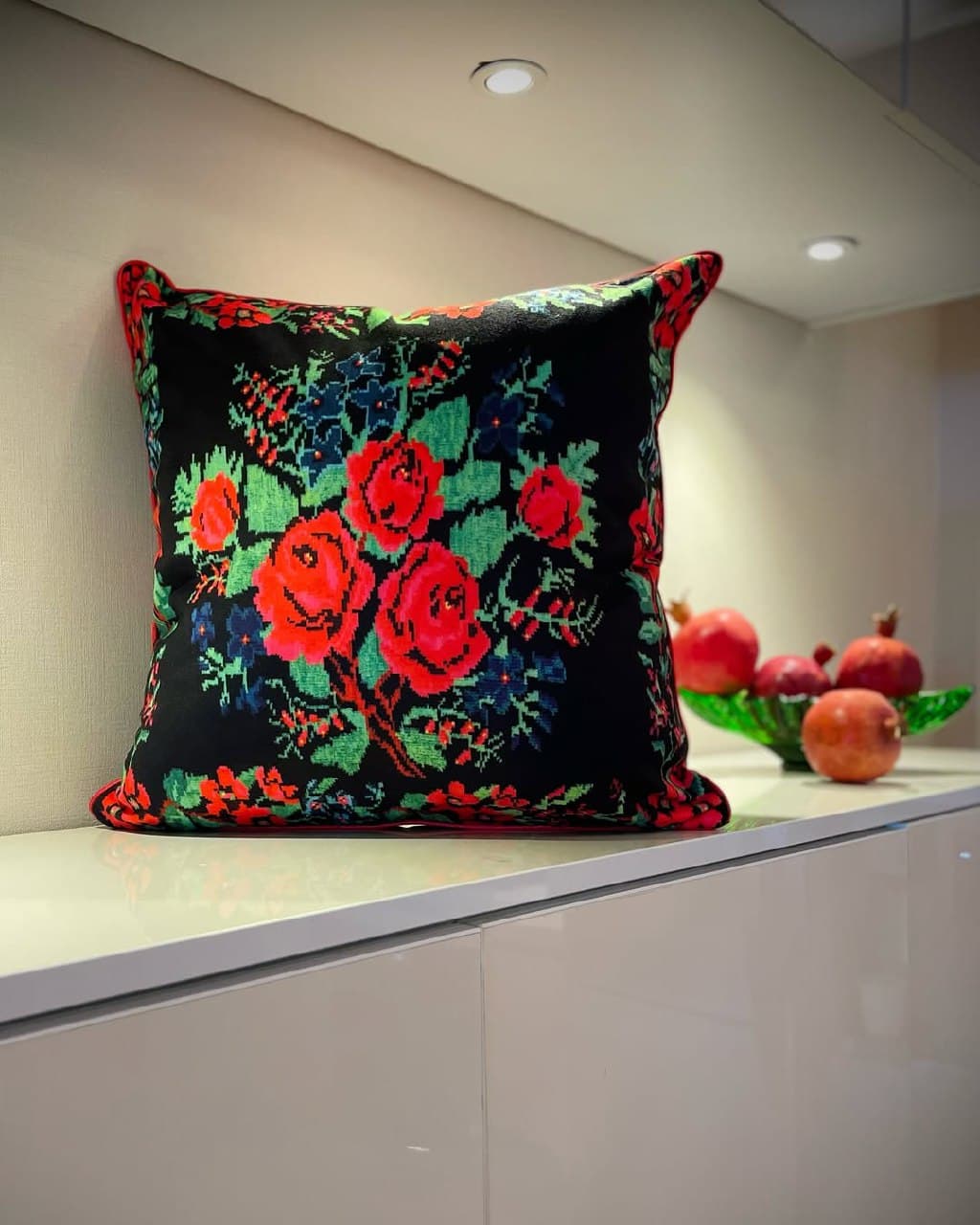 کوسن مخمل مدل خرامان