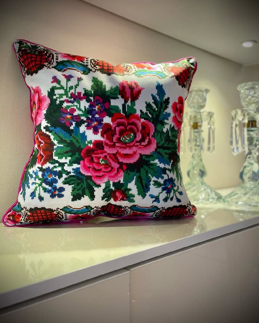 کوسن مخمل مدل دمسه