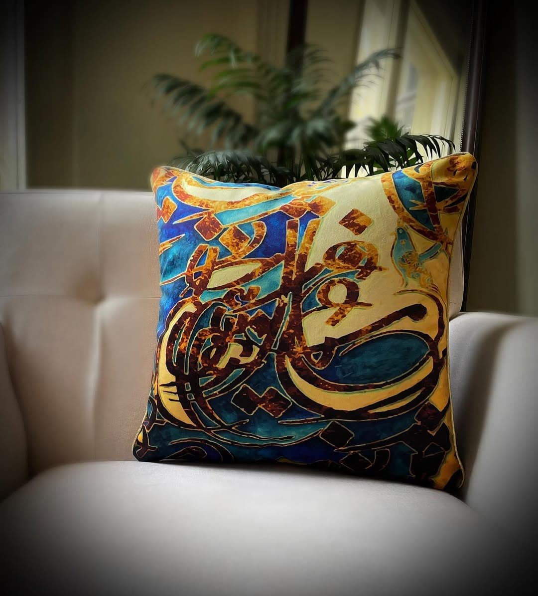 کوسن مخمل دکوراتیو طرح کالیگرافی