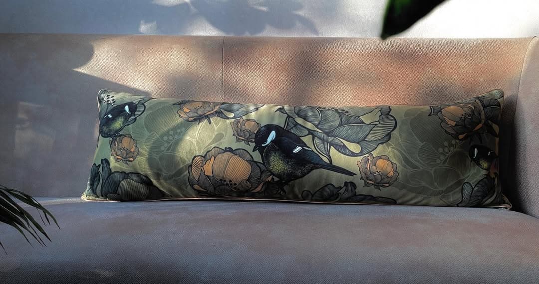 کوسن مستطیلی مخمل طرح پرنده