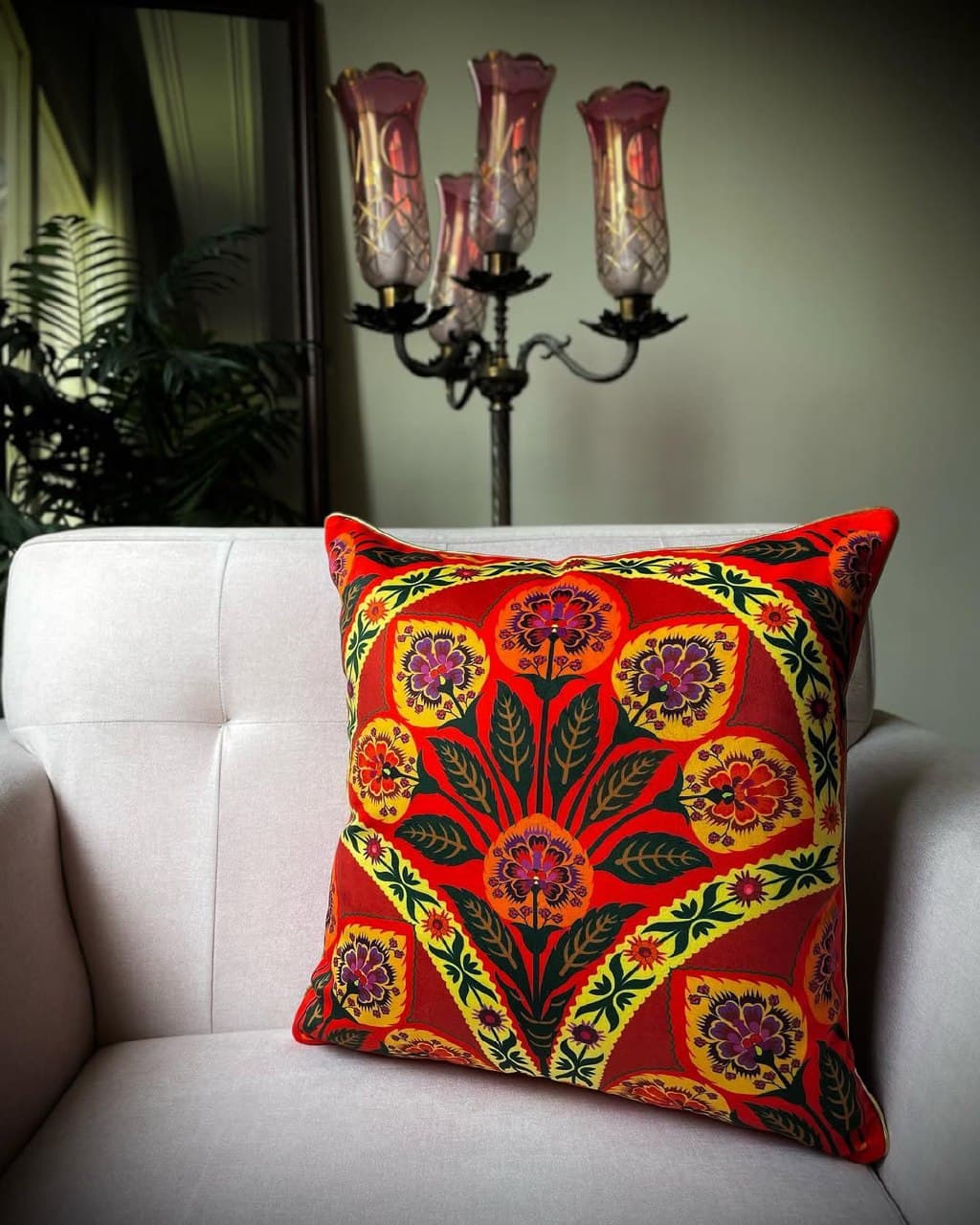 کوسن مخمل طرح گلمرغی