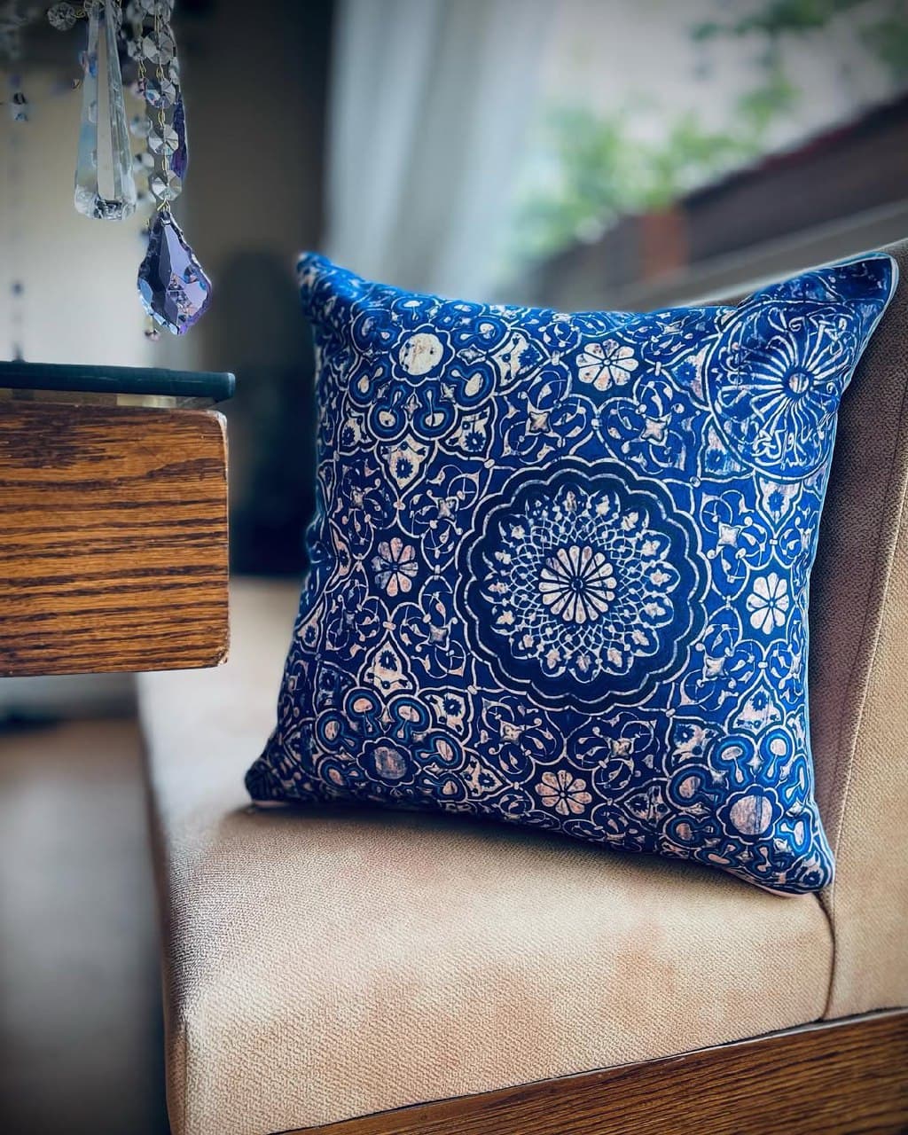 کوسن مخمل طرح سنتی آبی