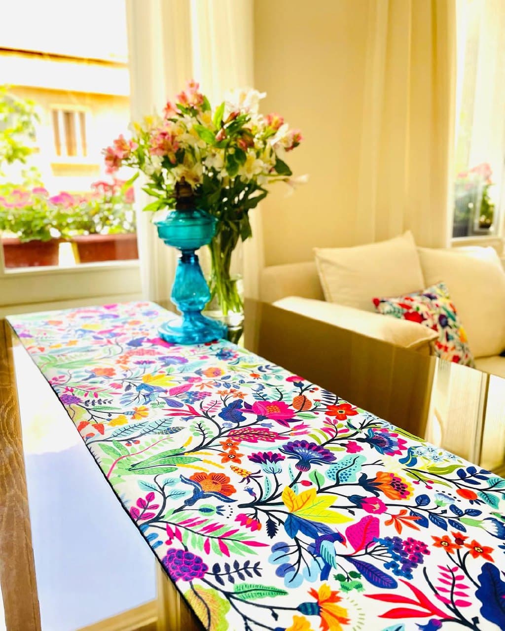 ست رانر و کوسن مخمل طرح گل‌های بهاری