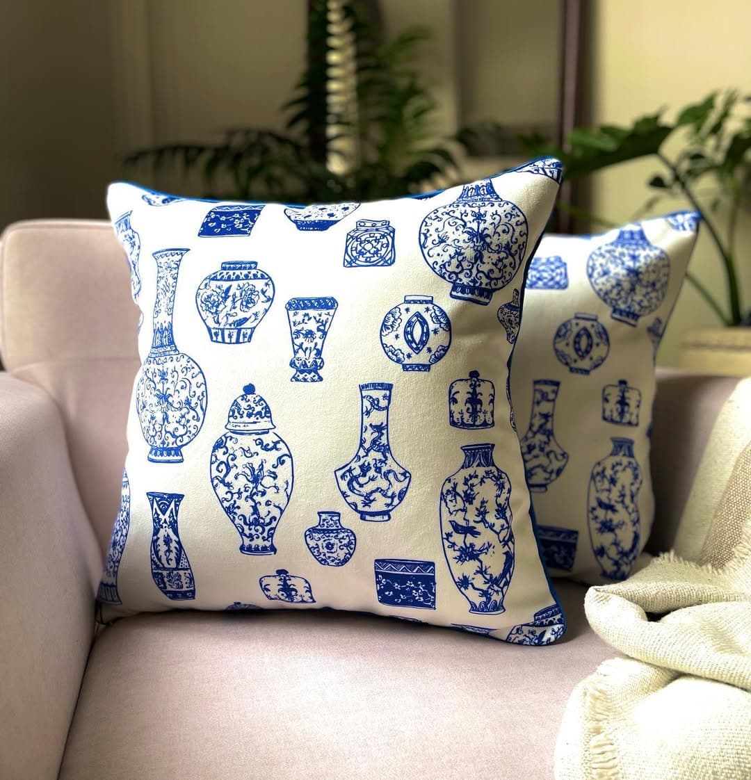 کوسن مخمل طرح گلدان چینی