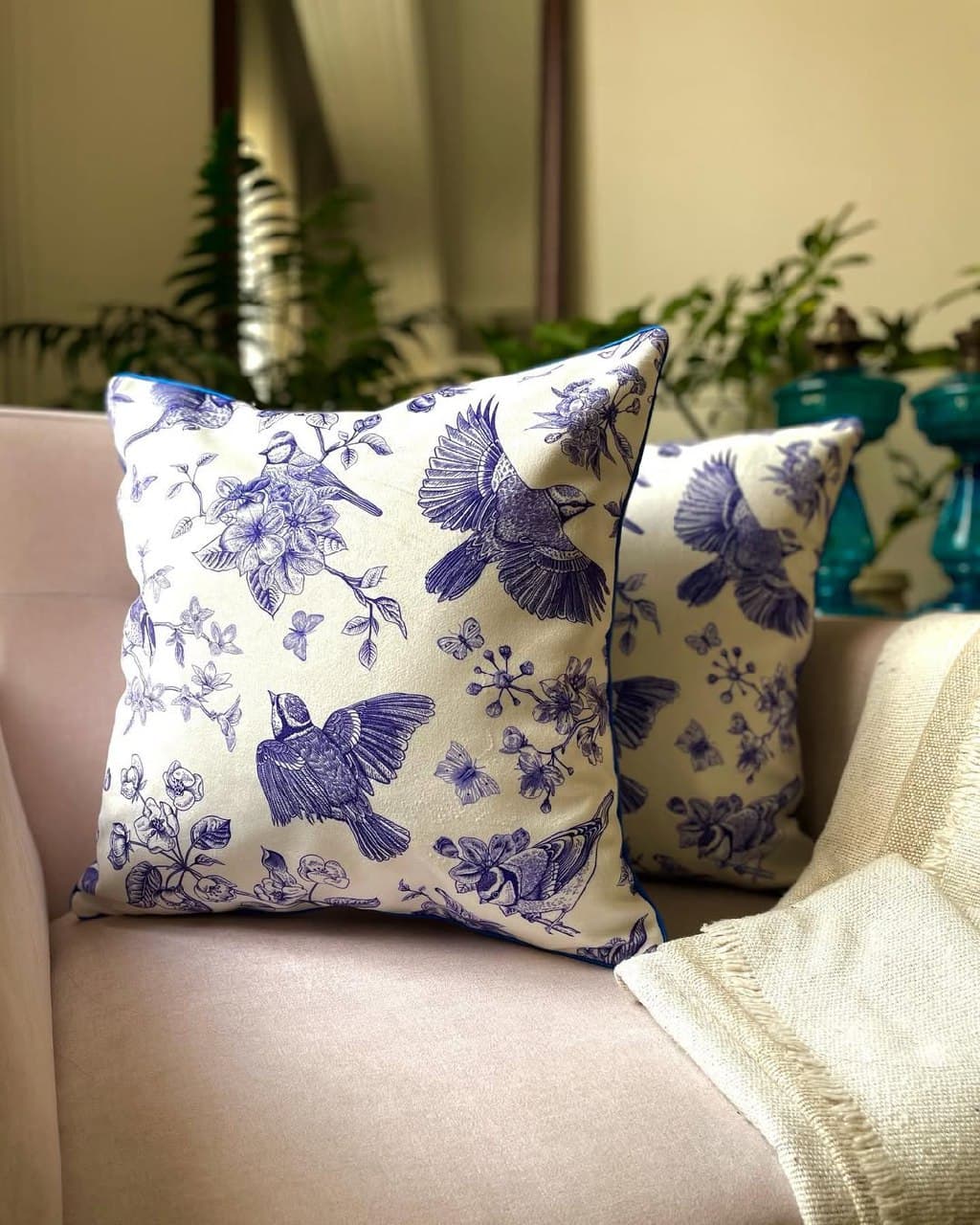 ست کوسن و رانر مخمل طرح پرنده آبی