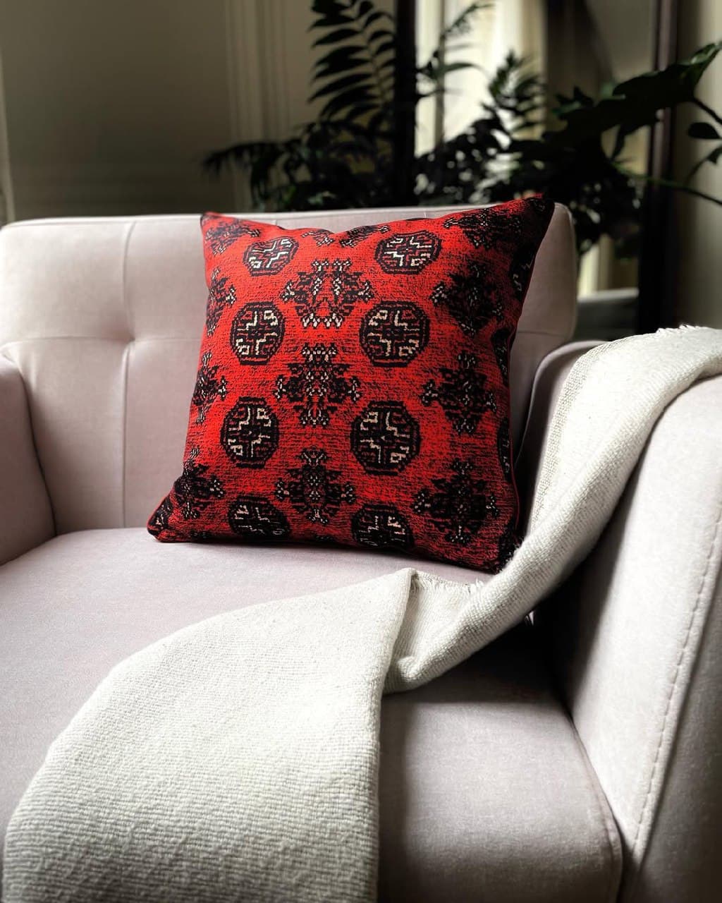 کوسن مخمل طرح فرش ایرانی