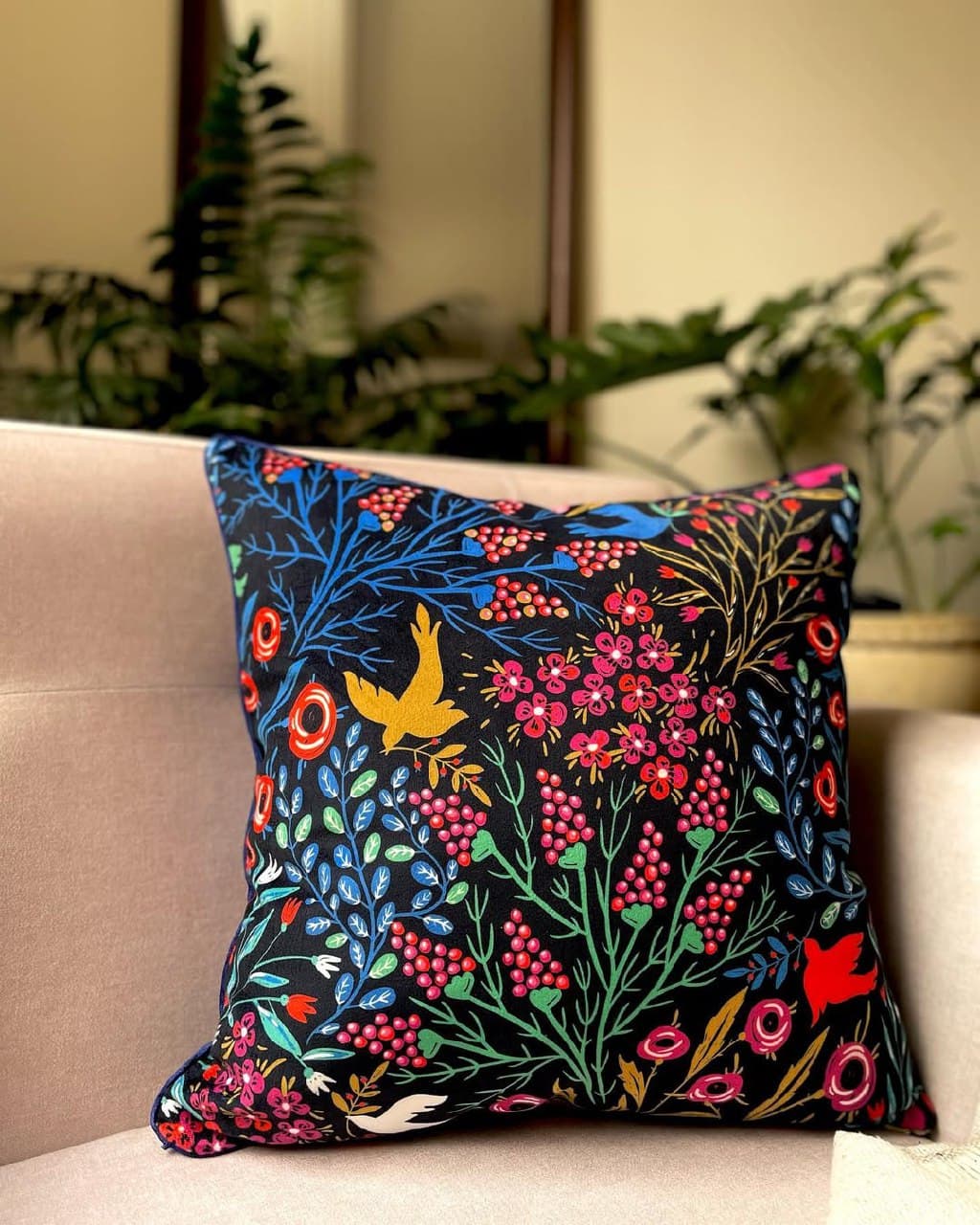 ست کوسن و رانر مخمل طرح باغ رنگی