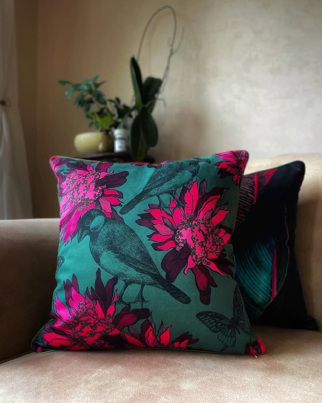 ست رانر و کوسن مخمل طرح پرنده و گل