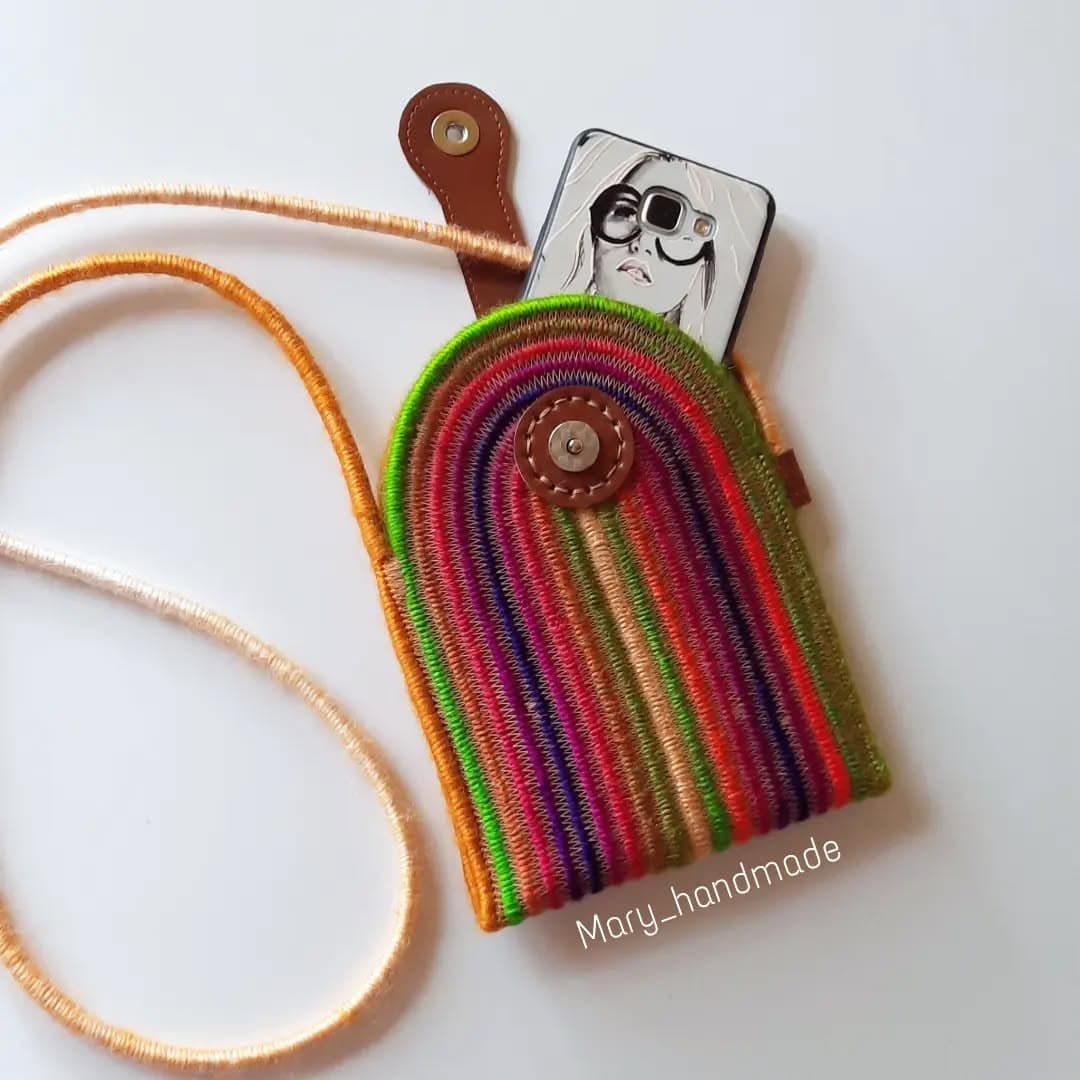 کیف موبایل دست دوز رنگین کمانی