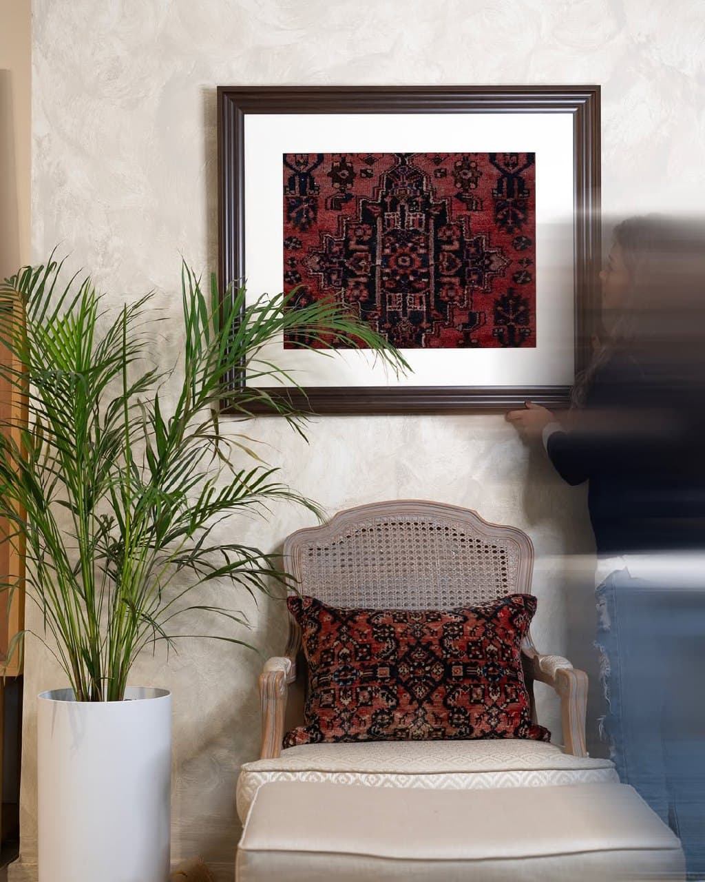 کوسن دستبافت با طرح فرش سنتی