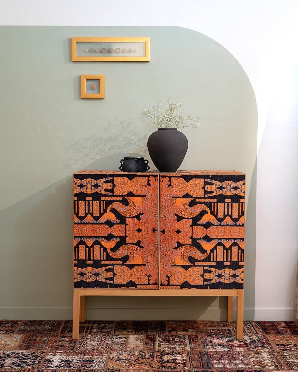 کنسول چوبی دست‌ساز با روکش پارچه