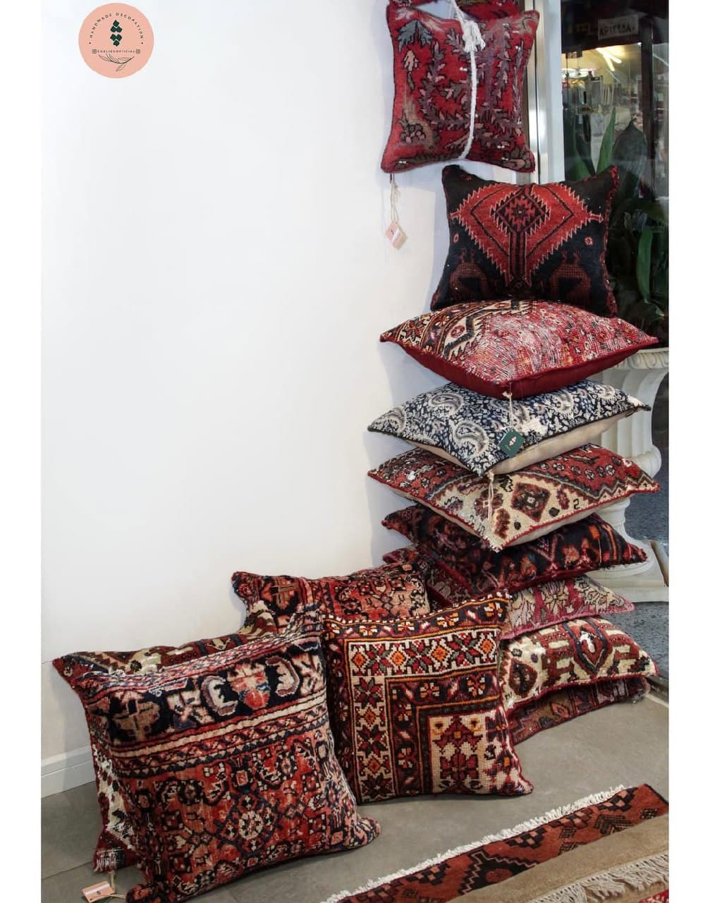 کوسن دستبافت با قطعات فرش آنتیک