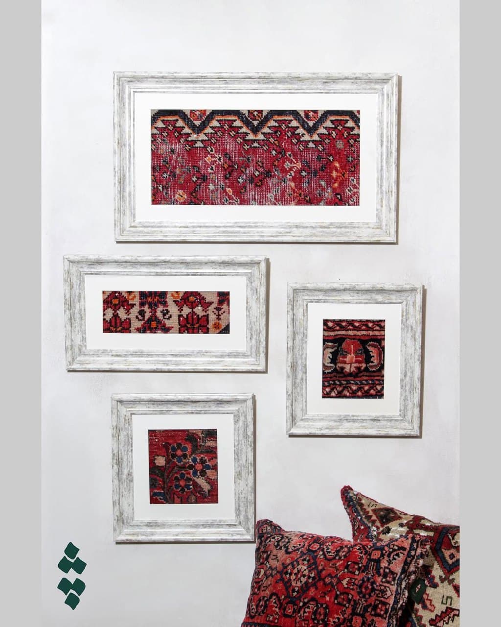 تابلو فرش دستباف آنتیک با قاب چوبی