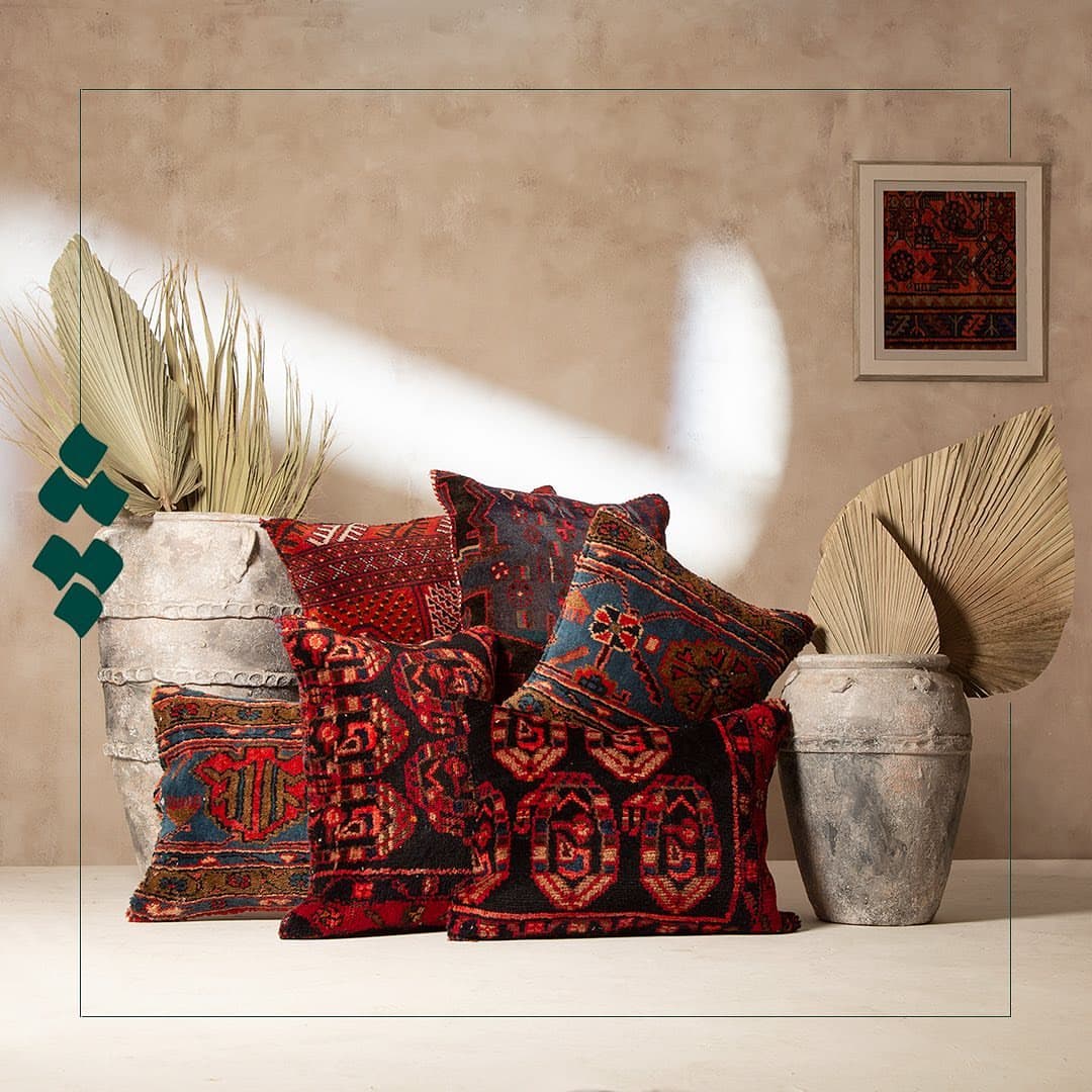 کوسن دستبافت با قطعه فرش قدیمی