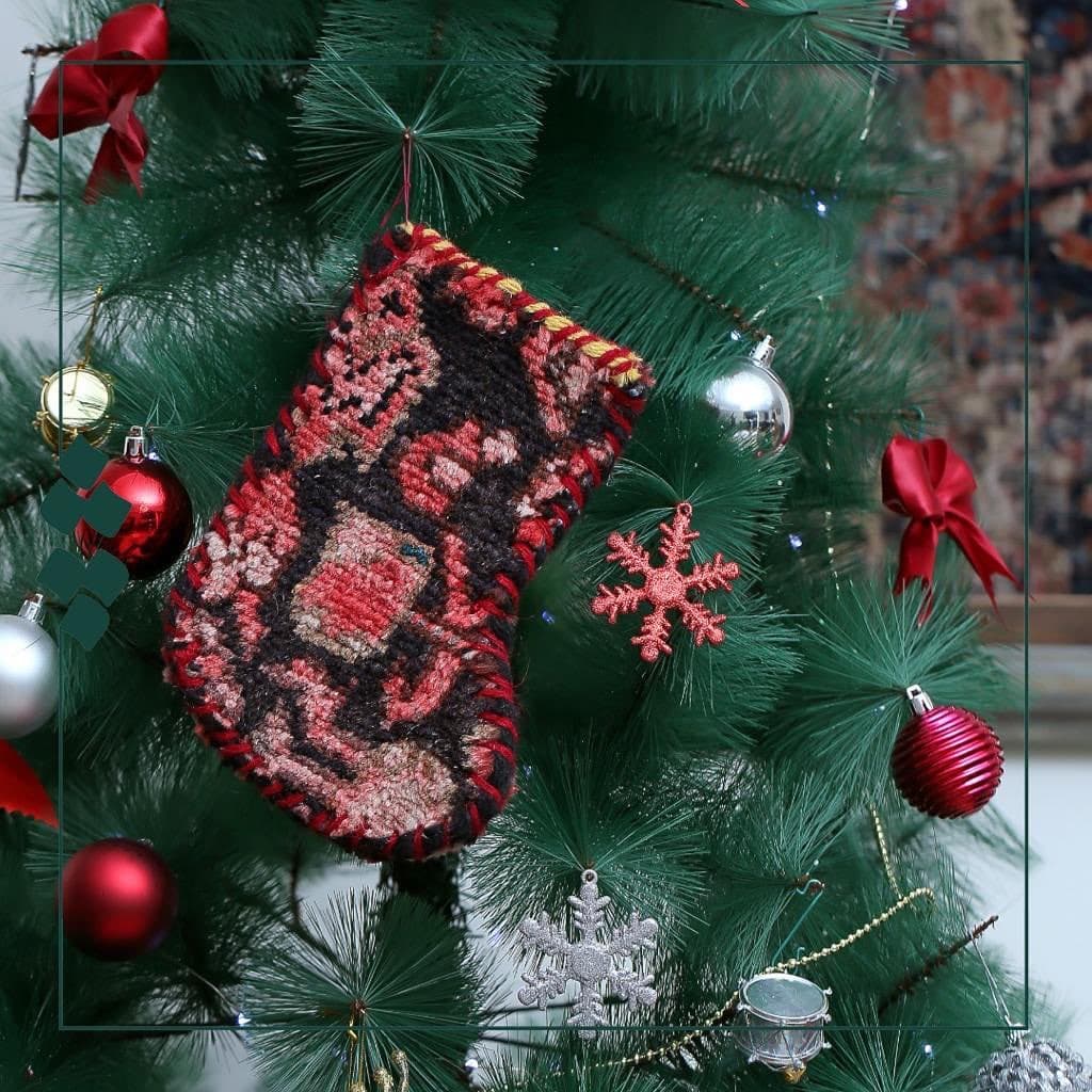 جوراب کریسمس دستبافت با فرش آنتیک