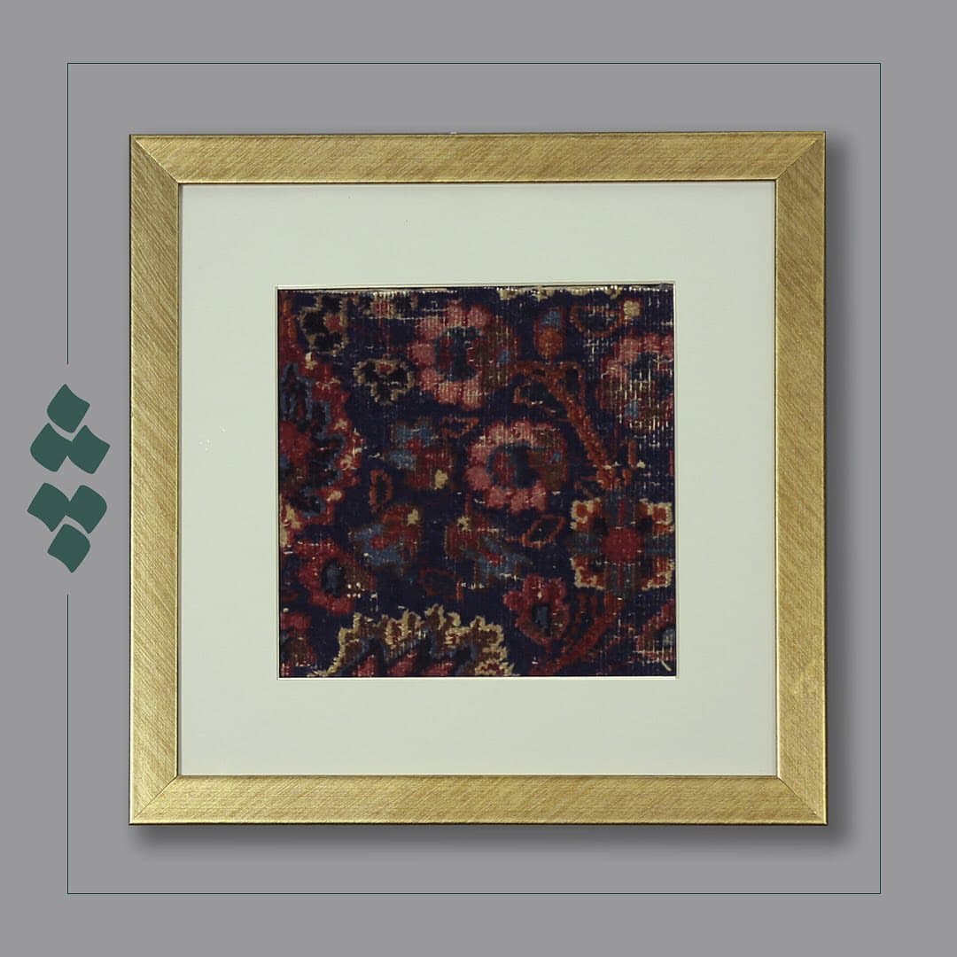 تابلو فرش دستبافت آنتیک مشهد با قاب چوبی