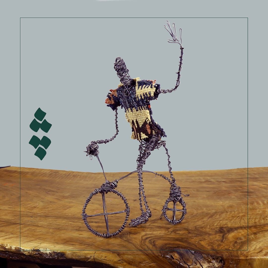 مجسمه دستساز مفتولی چله طرح دوچرخه سوار