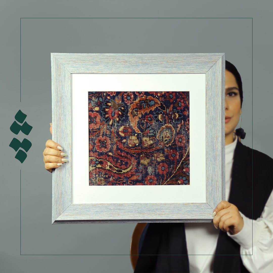 تابلو فرش دستبافت آنتیک مشهد با قاب چوبی
